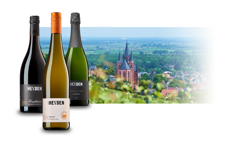 3 Flaschen Wein von Dr. Heyden und Aussicht auf Weinberge